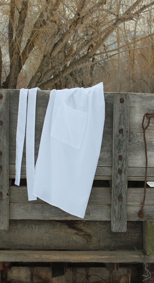 white-pioneer-apron White waist apron with two pockets